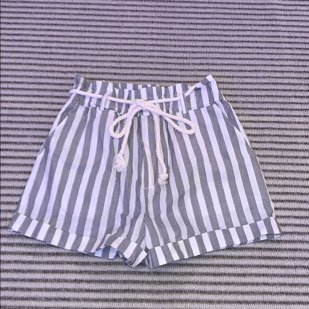Grey and white forever 21 stripped shorts w/ belt